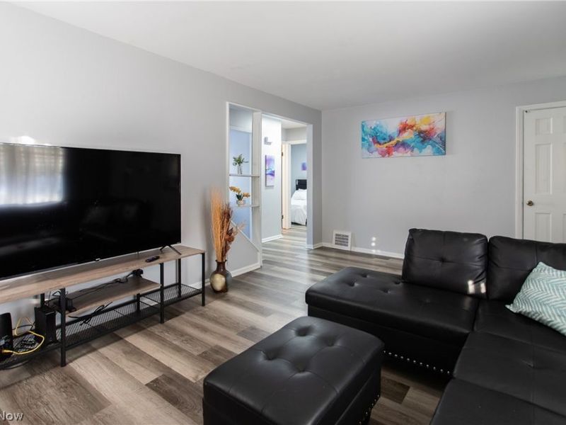 12307 Shady Oak Boulevard, Cleveland, OH 44125 Photo 6