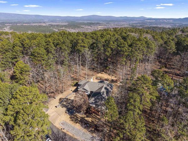 10 MARBELLA Lane, Hot Springs Village, AR 71909