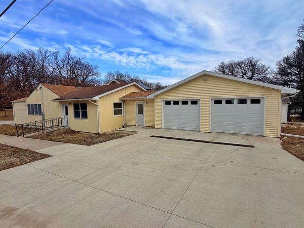 911 Vernon Street, Decorah, IA 52101