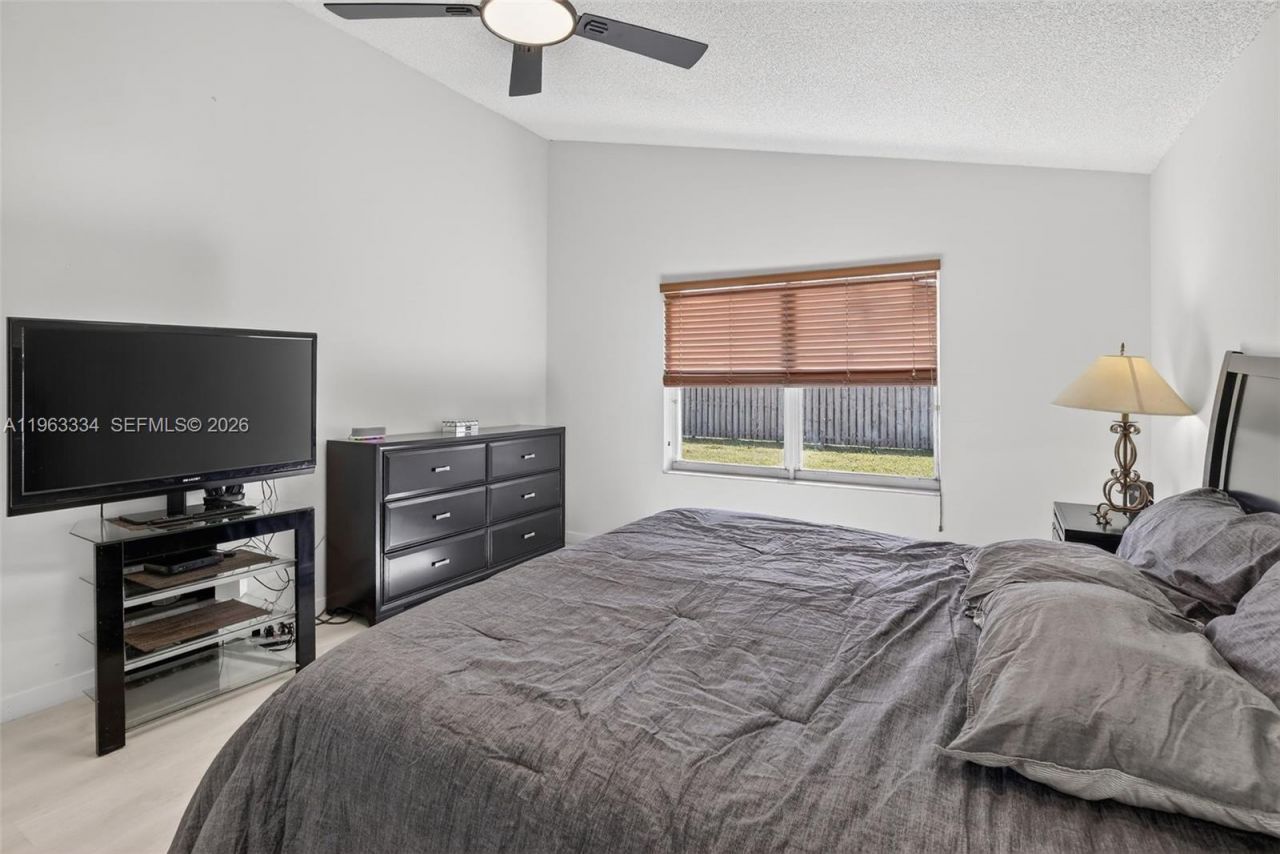 13224 NW 12th St, Pembroke Pines, FL 33028 Photo