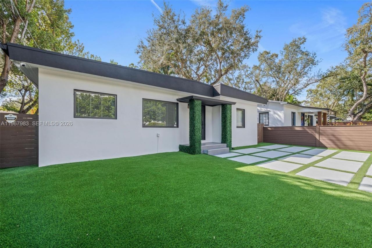 710 NE 62nd St , Miami, FL 33138 Photo