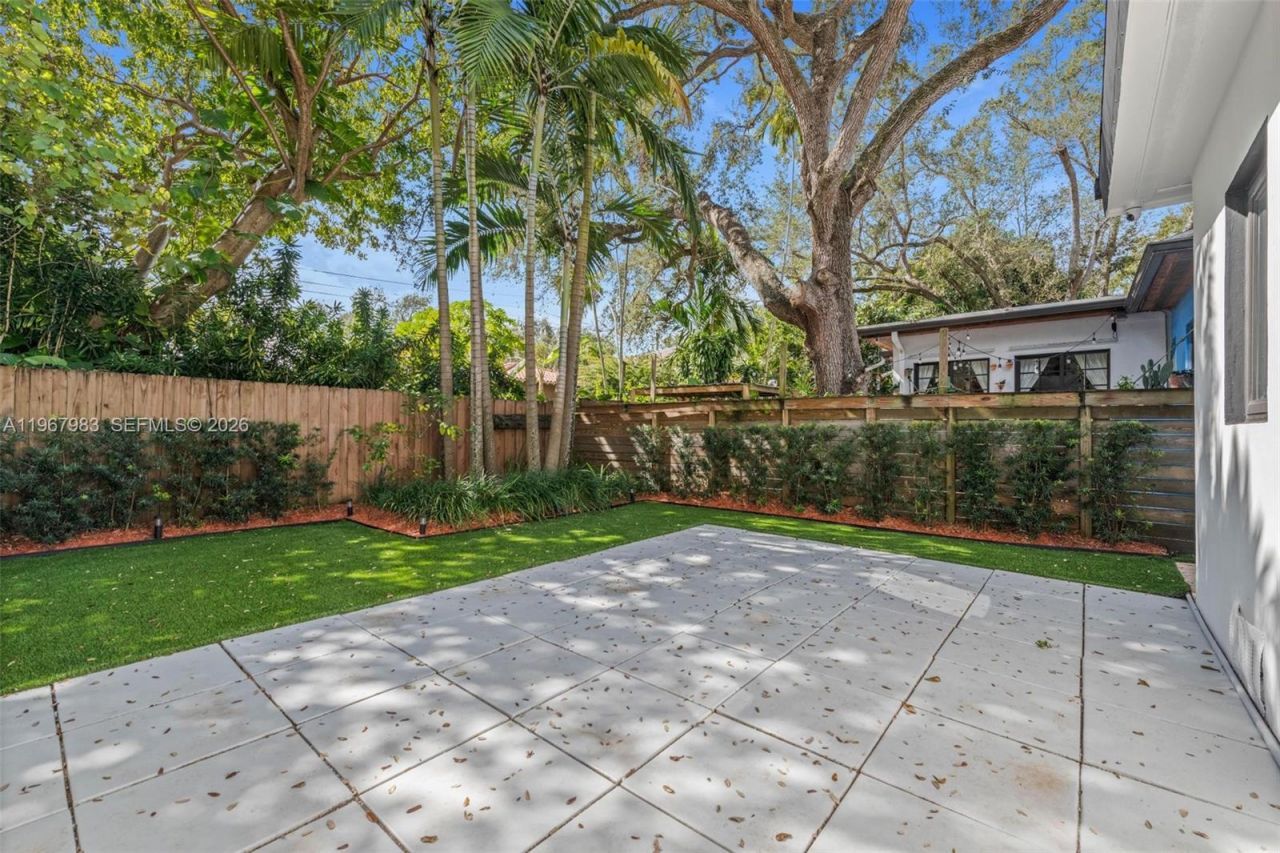 710 NE 62nd St , Miami, FL 33138 Photo