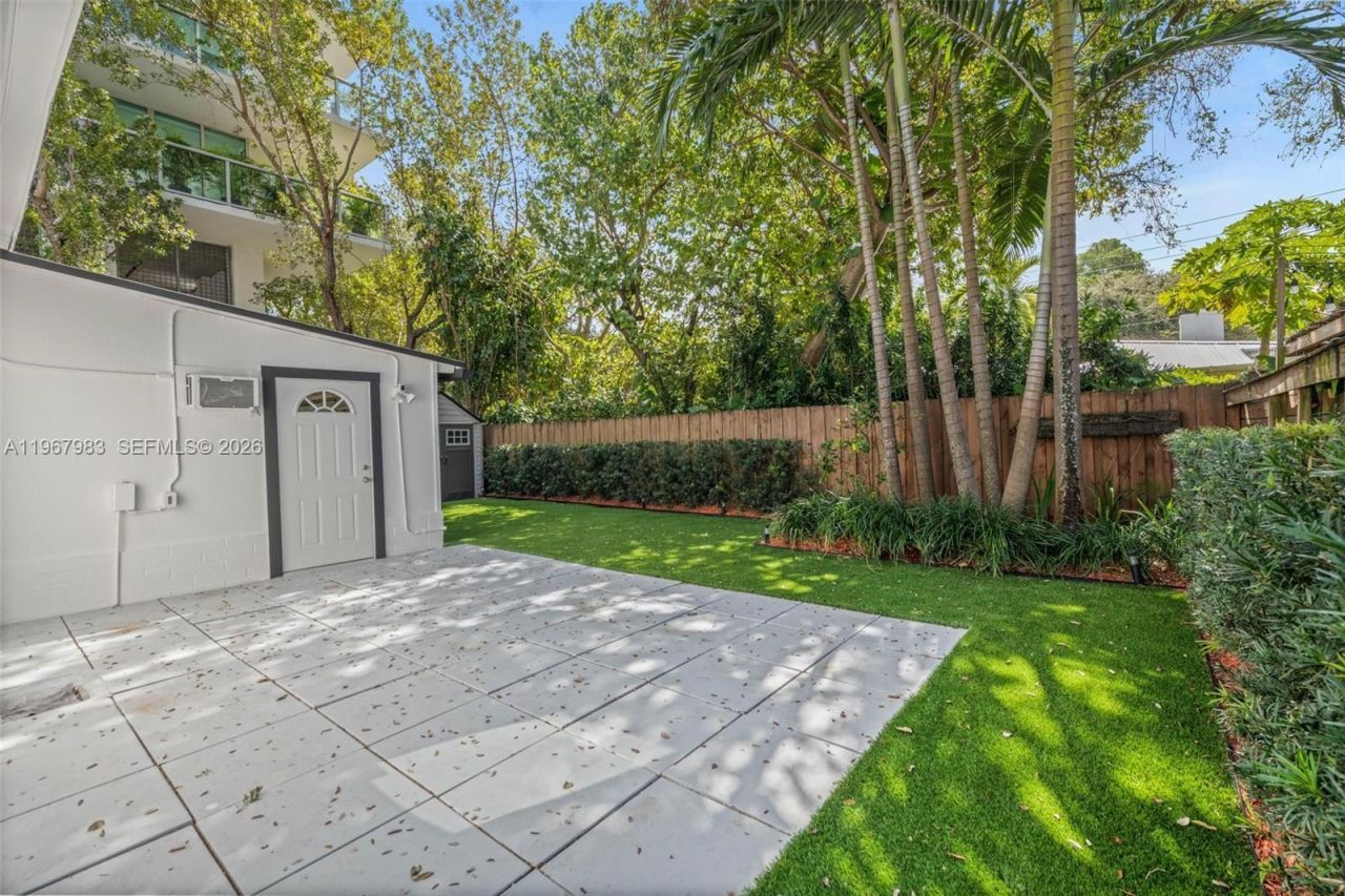 710 NE 62nd St , Miami, FL 33138 Photo