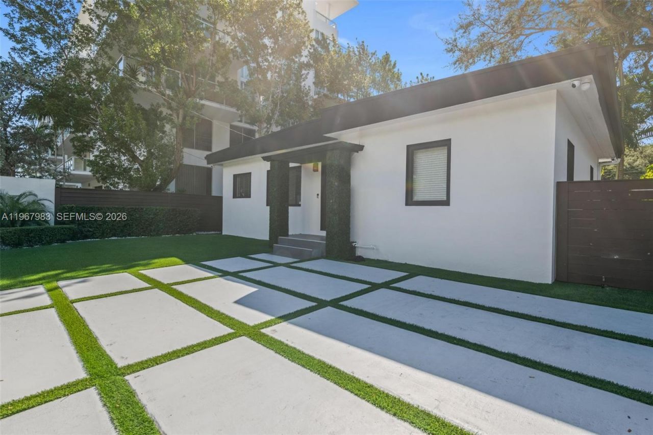 710 NE 62nd St , Miami, FL 33138 Photo