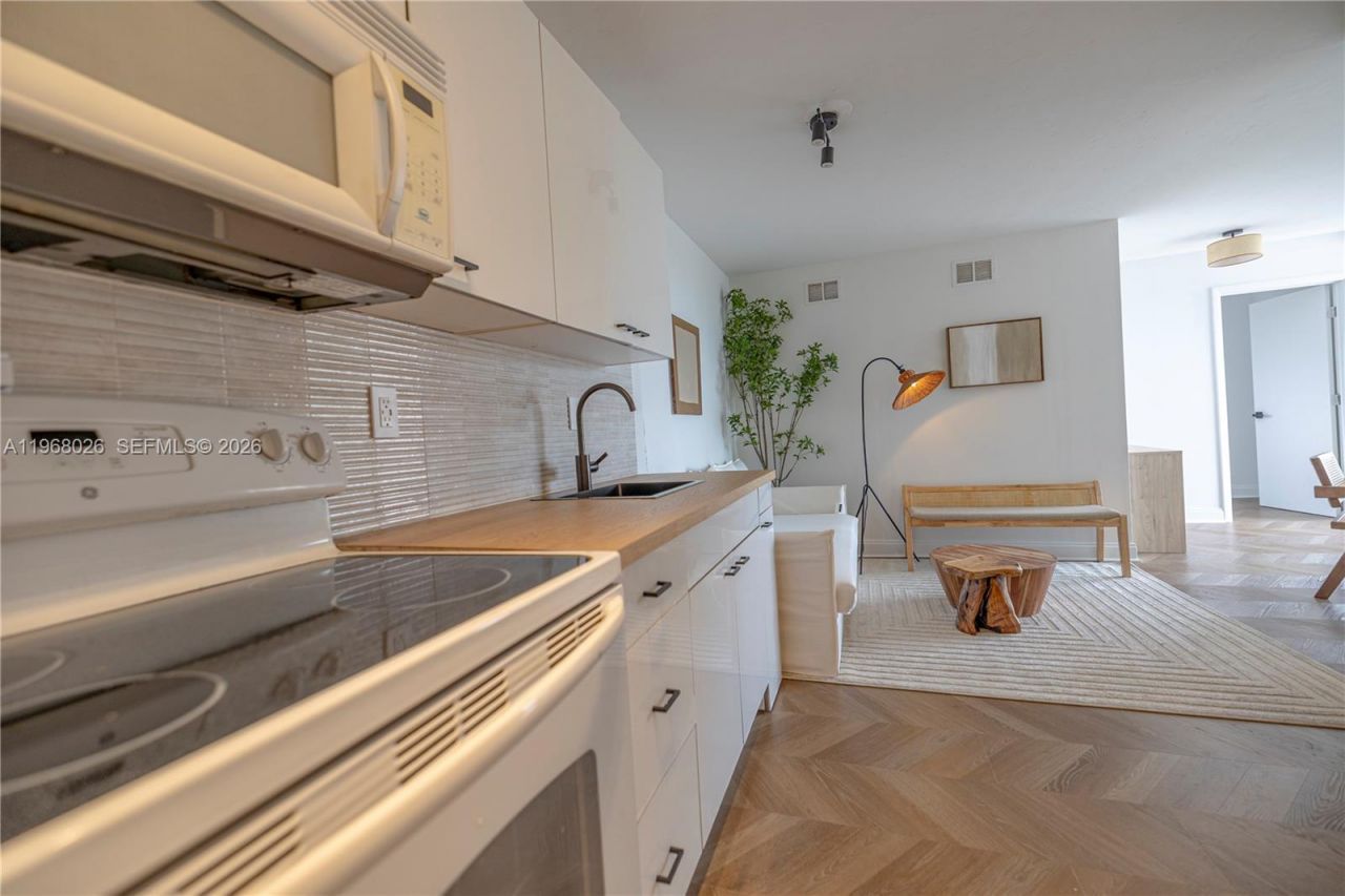 1255 W Collins Ave , Unit 604, Miami Beach, FL 33139 Photo