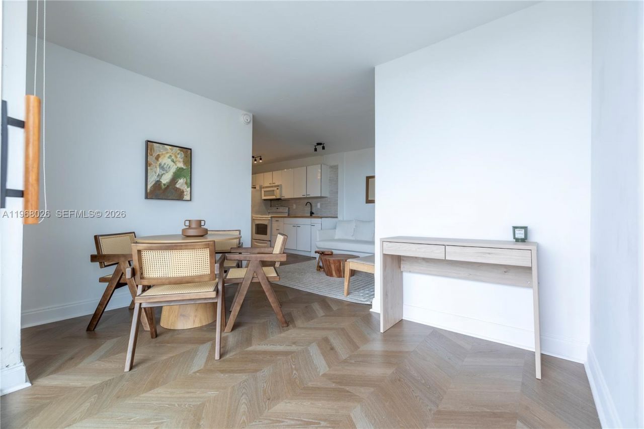 1255 W Collins Ave , Unit 604, Miami Beach, FL 33139 Photo