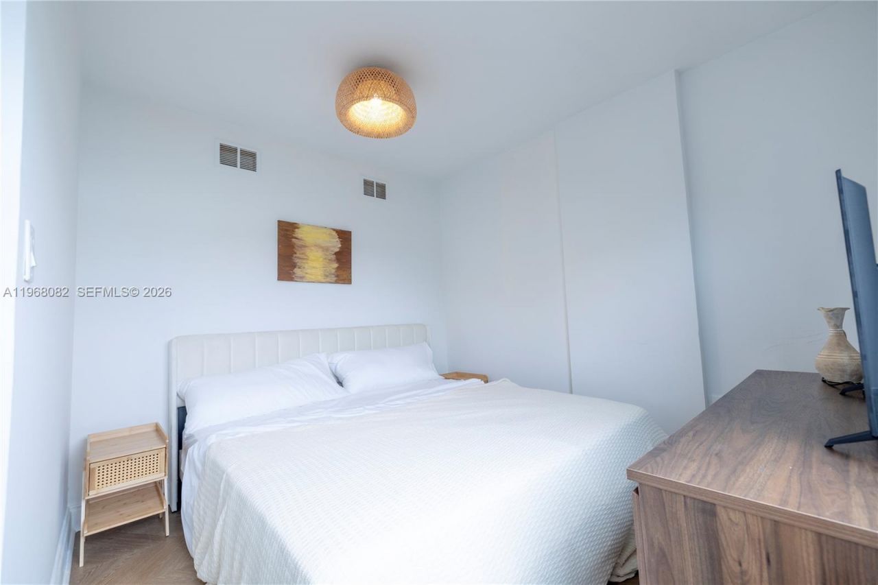 1255 W Collins Ave , Unit 604, Miami Beach, FL 33139 Photo