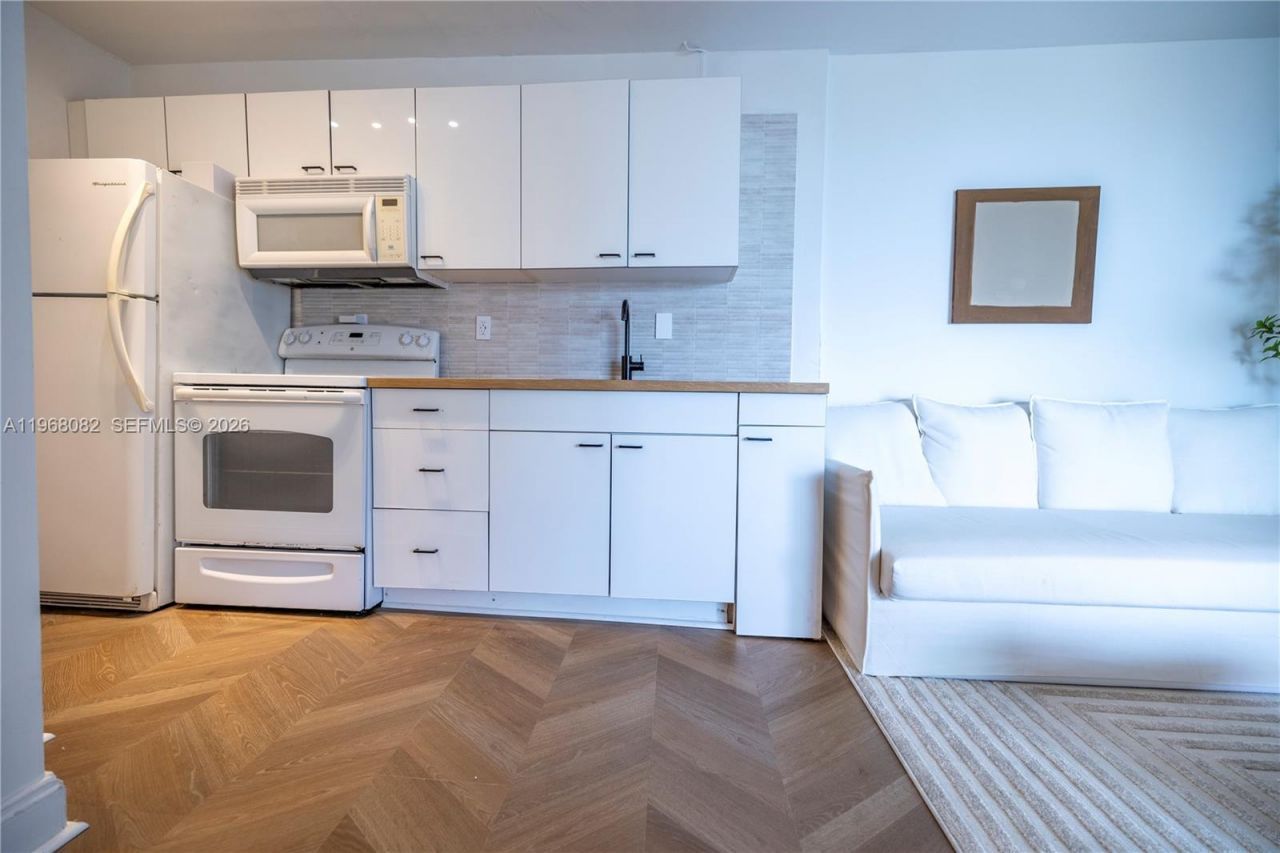 1255 W Collins Ave , Unit 604, Miami Beach, FL 33139 Photo