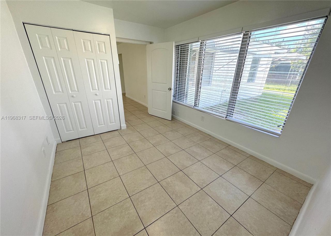 1641 NW 24th Ter, Fort Lauderdale, FL 33311 Photo