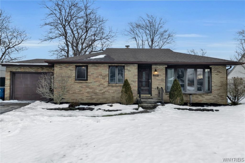 31 Castle Court, Buffalo, NY 14226 Main Photo