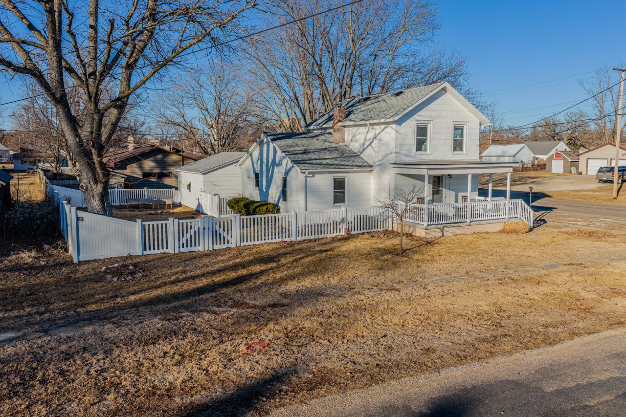 220 E 2nd Street, Wyanet, IL 61379 Main Photo