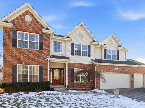 316 Ash Grove Lane, Oswego, IL 60543