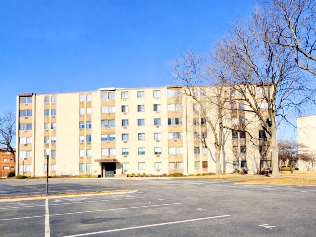 9725 S Karlov Avenue, Unit 601, Oak Lawn, IL 60453 Main Photo