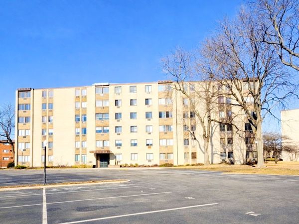 9725 S Karlov Avenue, Unit 601, Oak Lawn, IL 60453