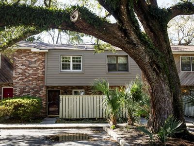 207 Saint Charles Court, Charleston, SC 29407