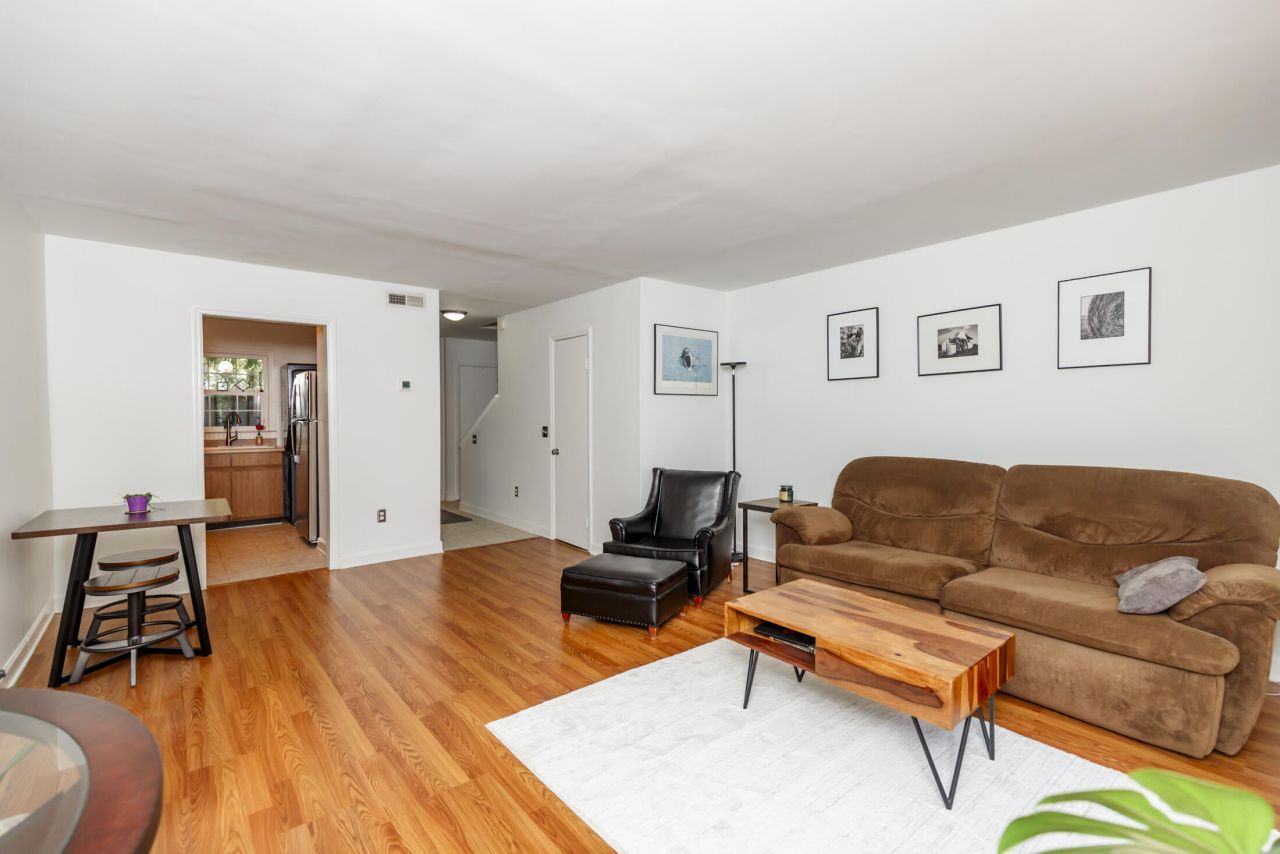 207 Saint Charles Court Photo 10