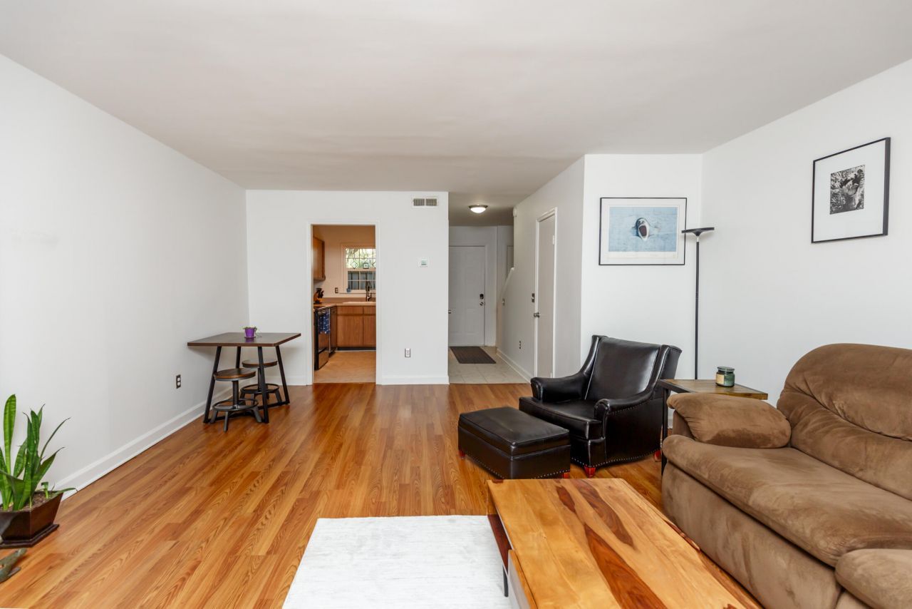 207 Saint Charles Court Photo 11