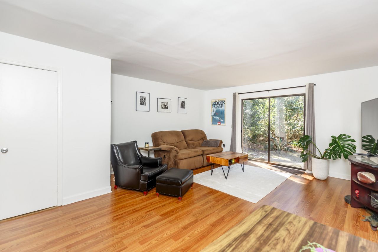 207 Saint Charles Court Photo 12