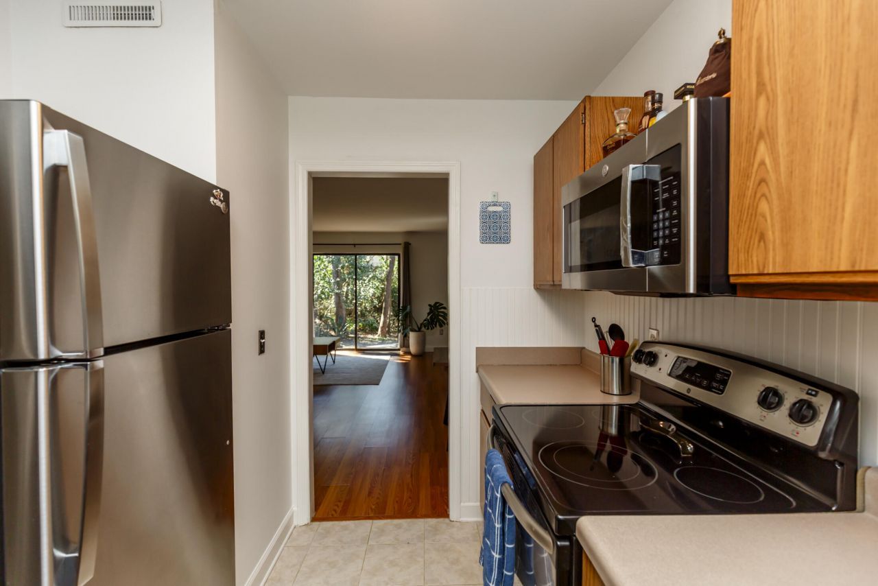 207 Saint Charles Court Photo 16