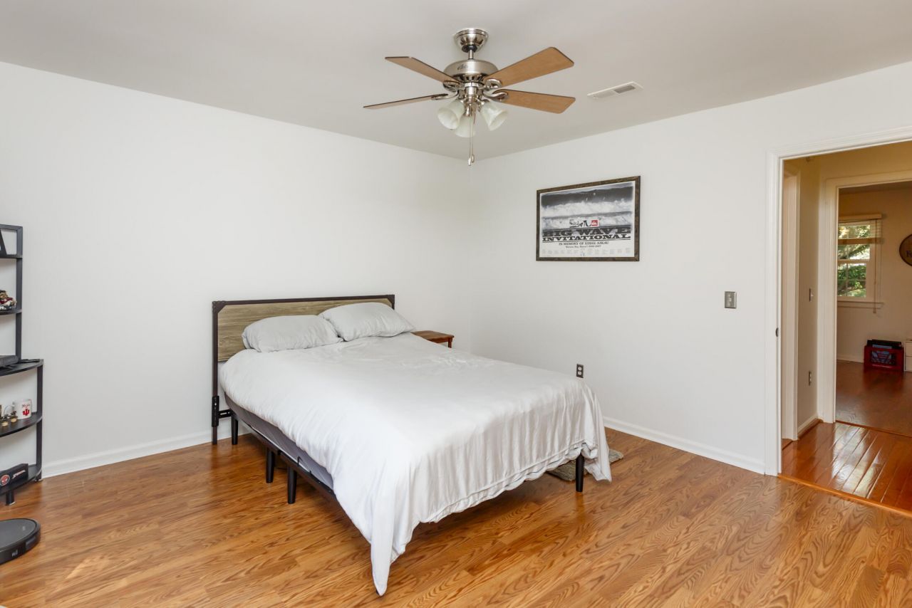 207 Saint Charles Court Photo 18