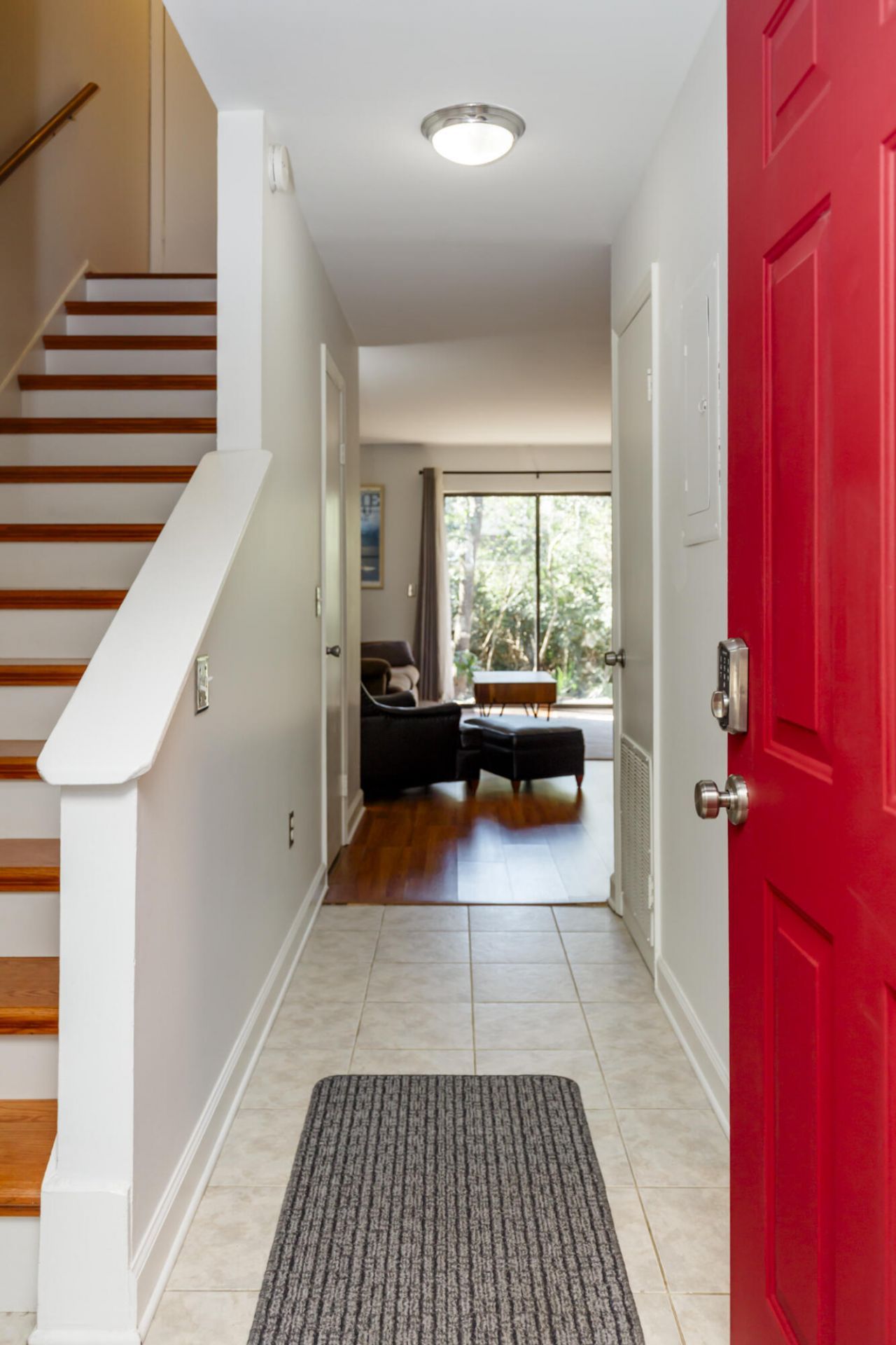 207 Saint Charles Court Photo 4