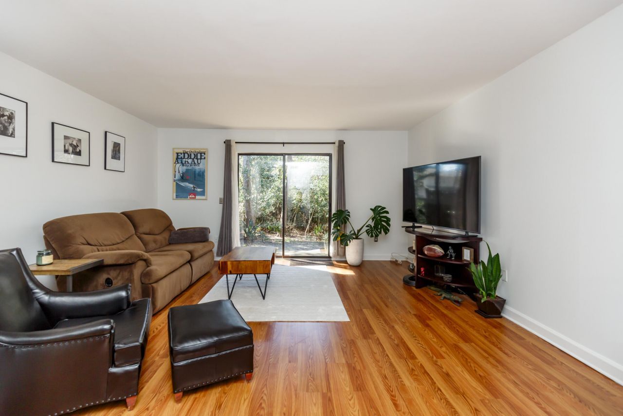 207 Saint Charles Court Photo 6