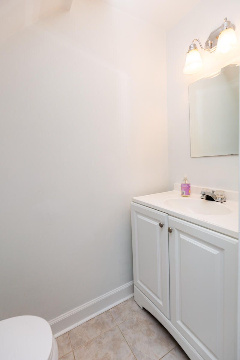 207 Saint Charles Court Photo 9