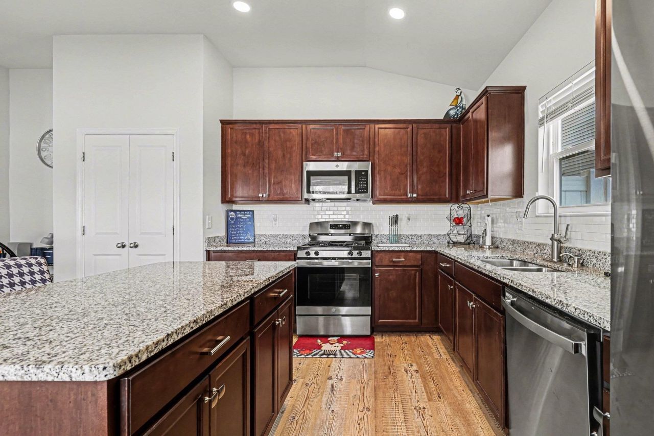 330 High Falls Dr.  Photo 12