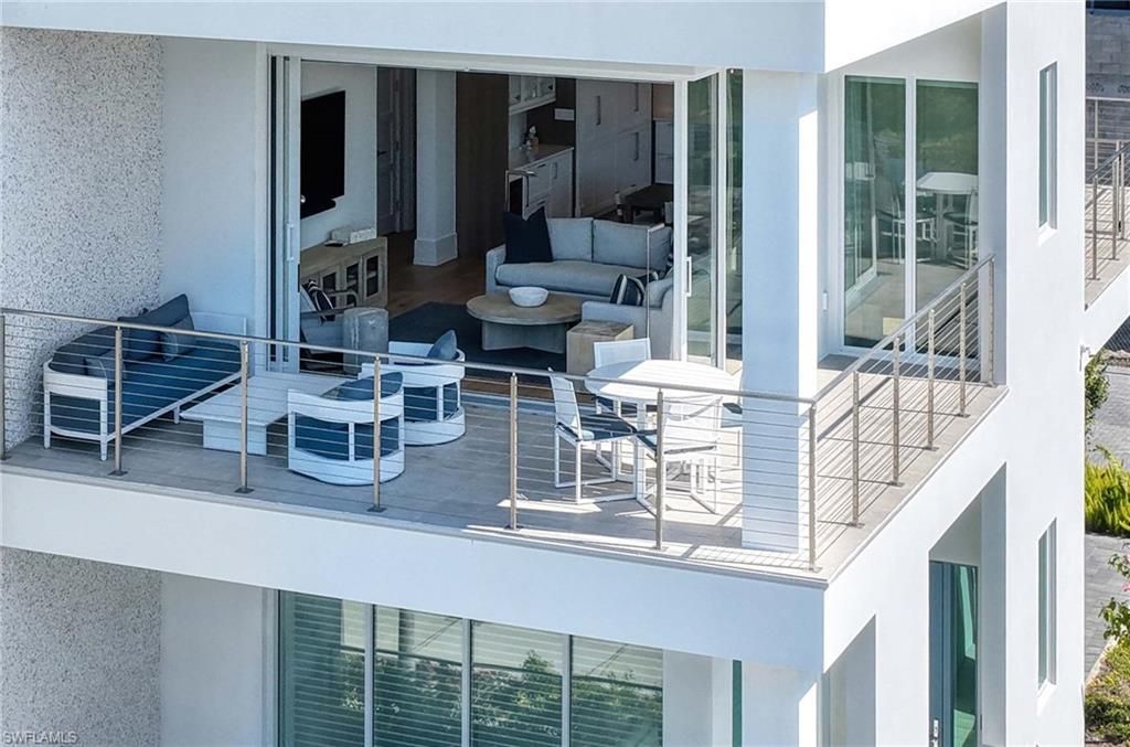 201 8th St S, Unit 206, Naples, FL 34102 Main Photo