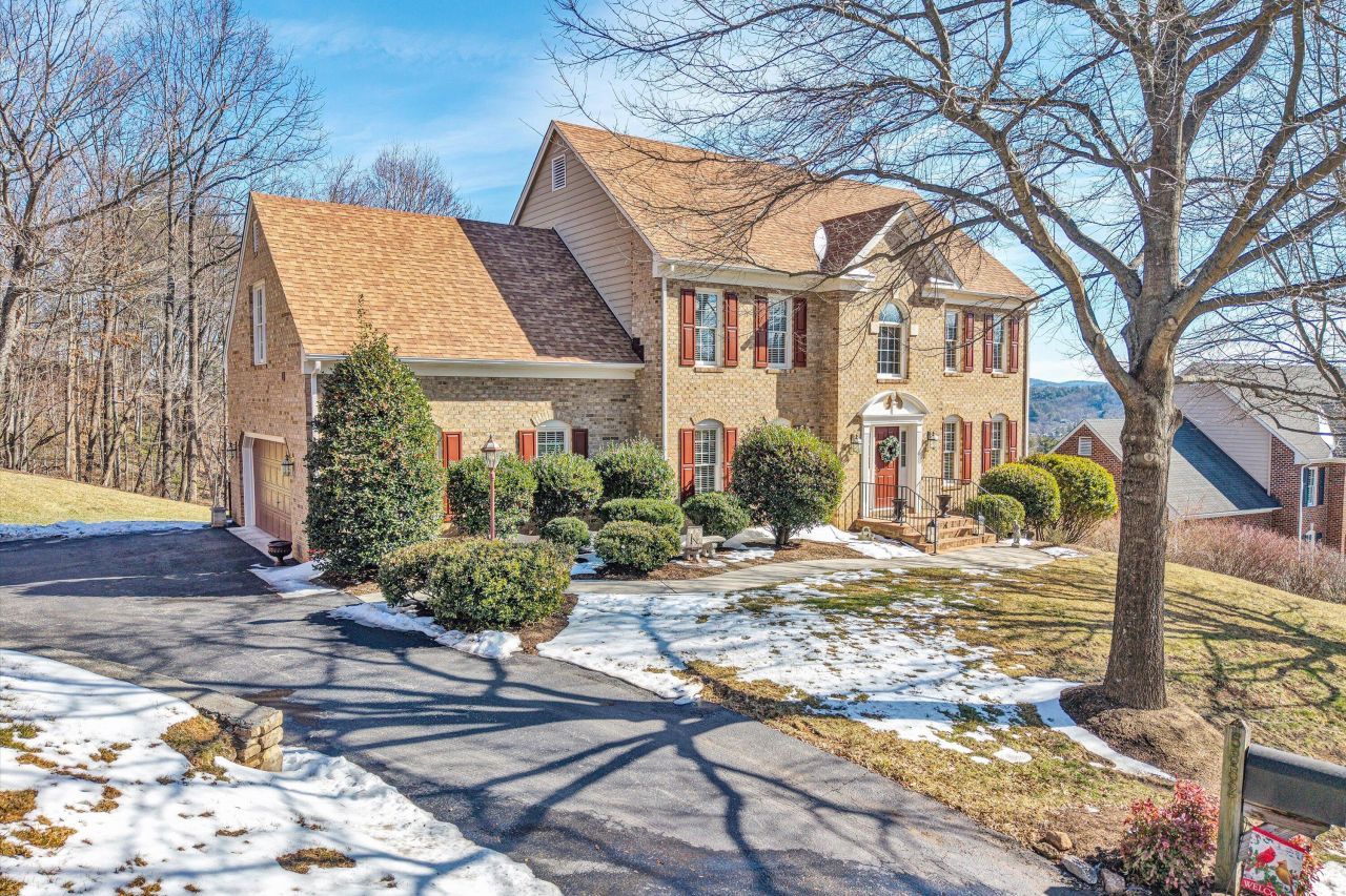 5852 Salisbury Dr, Roanoke, VA 24018 Main Photo