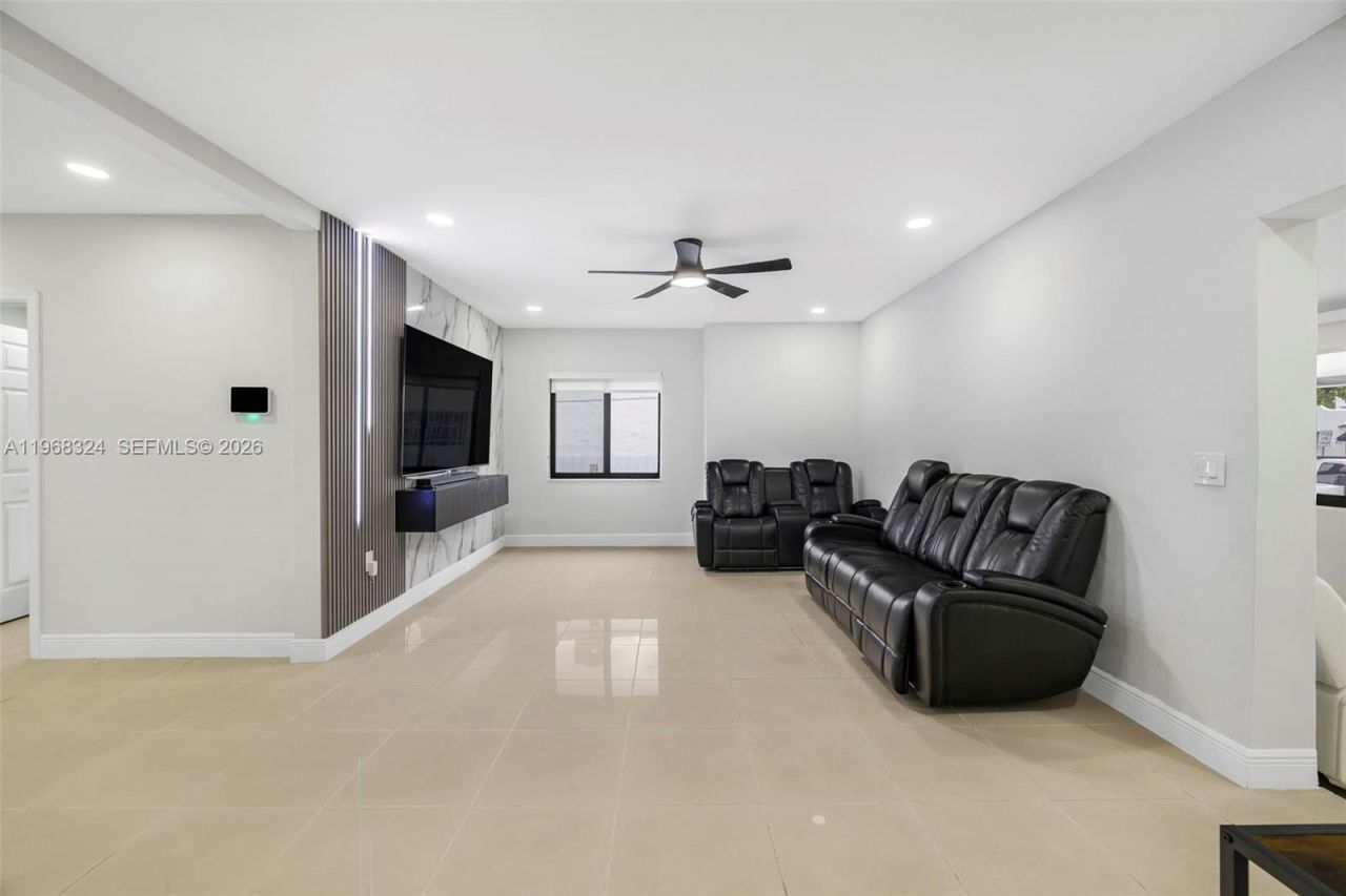 2244 SW 10th St, Unit 2244, Miami, FL 33135 Photo