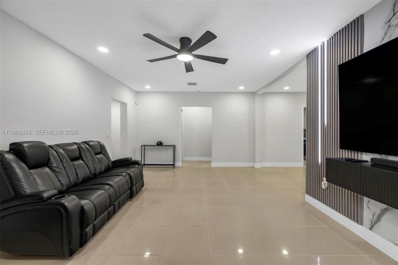 2244 SW 10th St, Unit 2244, Miami, FL 33135 Photo