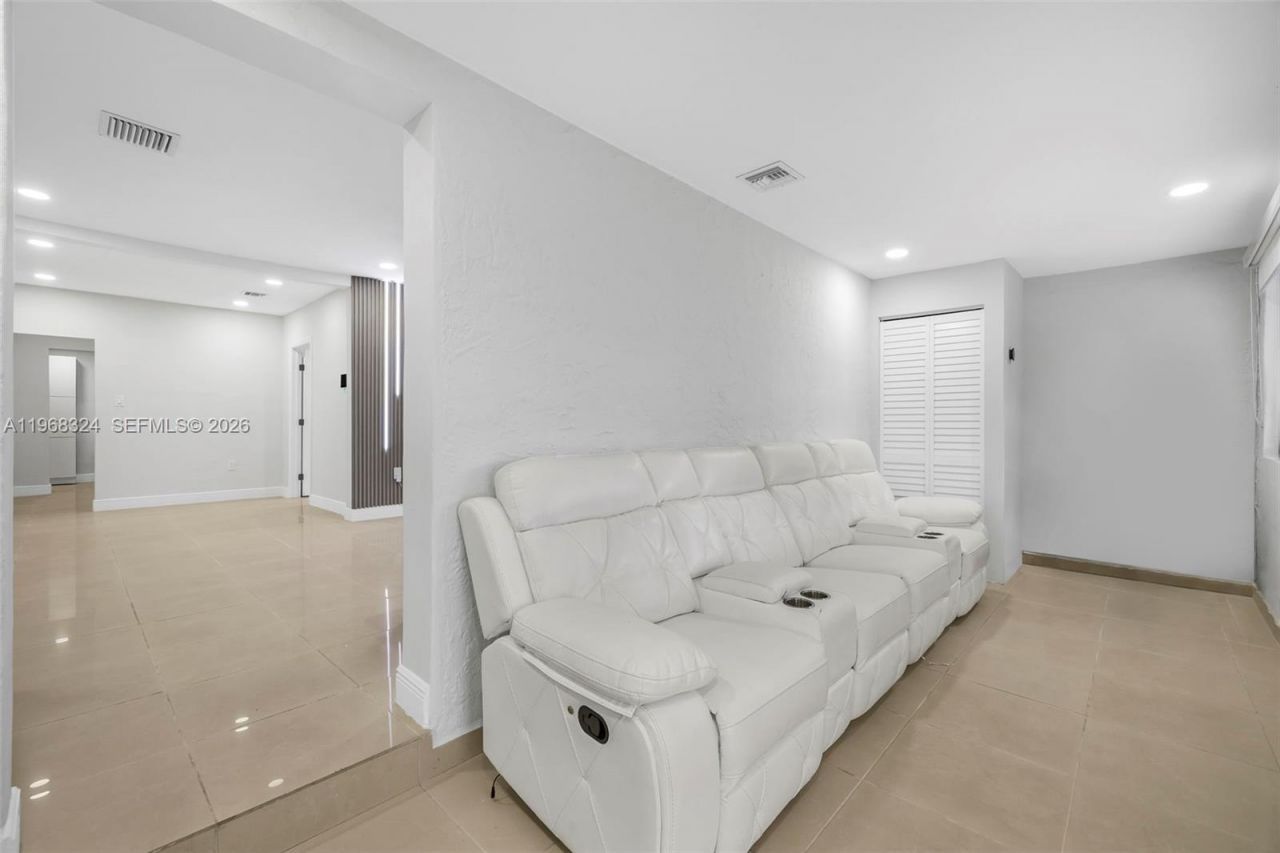 2244 SW 10th St, Unit 2244, Miami, FL 33135 Photo