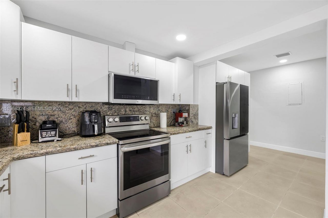 2244 SW 10th St, Unit 2244, Miami, FL 33135 Photo