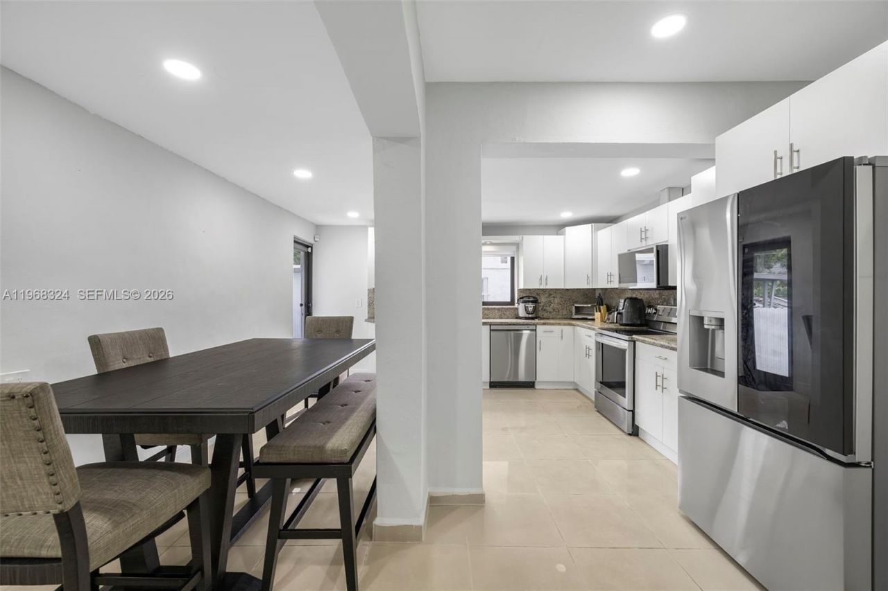 2244 SW 10th St, Unit 2244, Miami, FL 33135 Photo