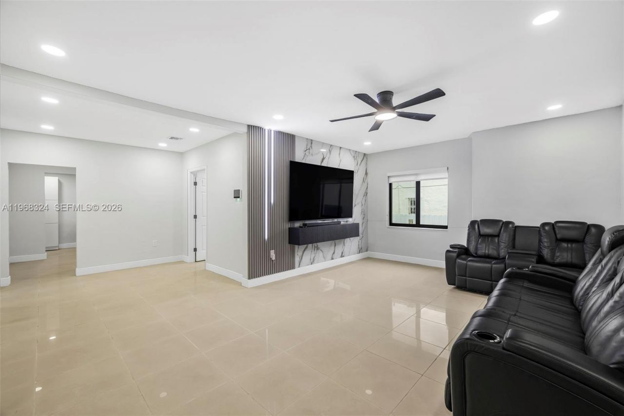 2244 SW 10th St, Unit 2244, Miami, FL 33135 Photo