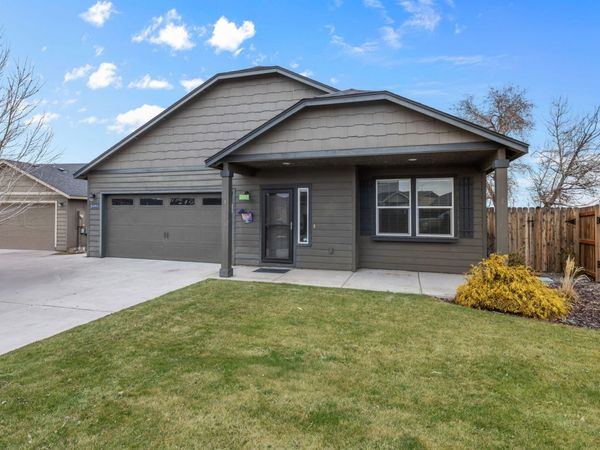 2691 NE 6th Drive, Redmond, OR 97756