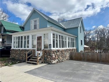 8 2nd Street, Alexandria Bay, NY 13607