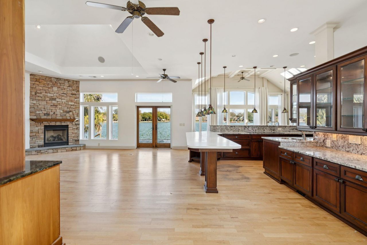 1200 Waterfront Drive Photo 7