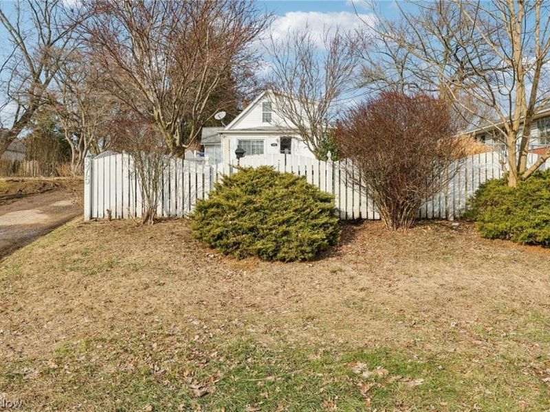 575 Flora Avenue, Akron, OH 44314 Photo 1