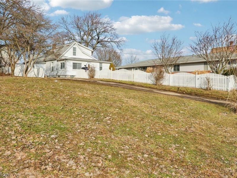 575 Flora Avenue, Akron, OH 44314 Photo 2