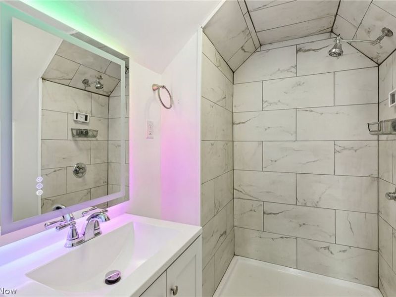 575 Flora Avenue, Akron, OH 44314 Photo 30