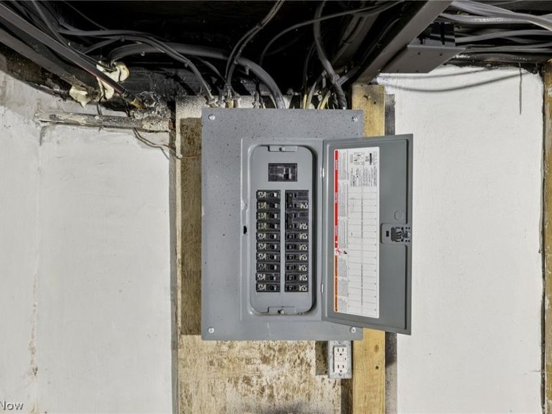 575 Flora Avenue, Akron, OH 44314 Photo 36