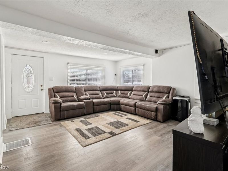 575 Flora Avenue, Akron, OH 44314 Photo 5