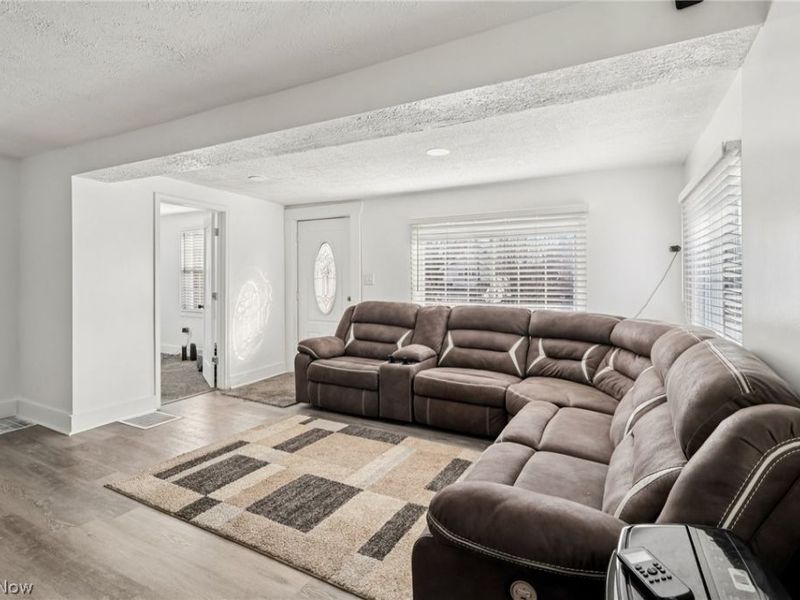 575 Flora Avenue, Akron, OH 44314 Photo 6