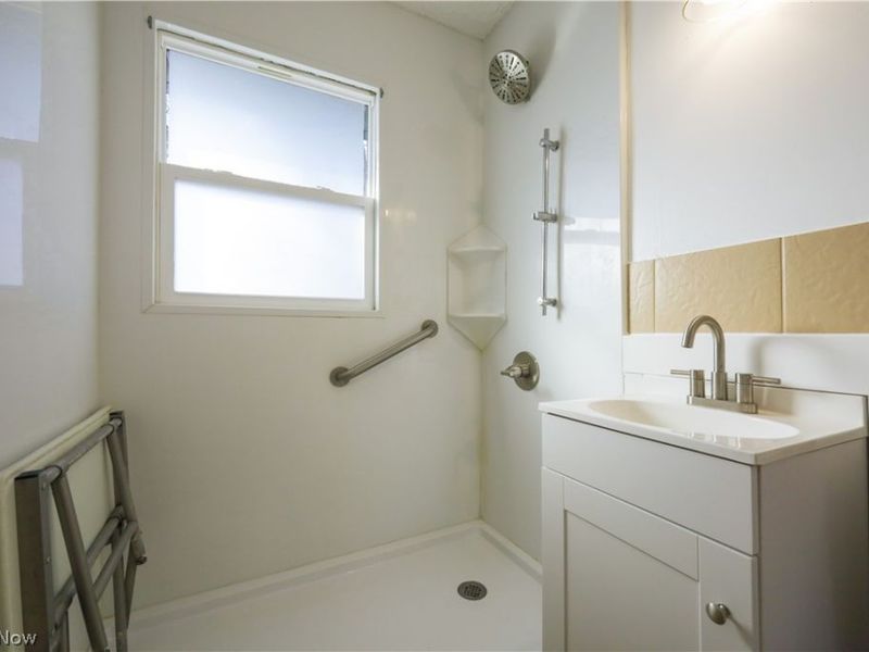 2102 Endrow Avenue NE, Canton, OH 44705 Photo 24