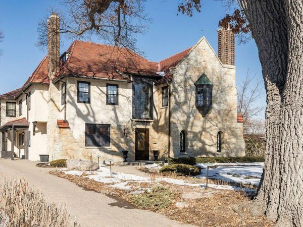 1014 Mount Curve Avenue, Minneapolis, MN 55403