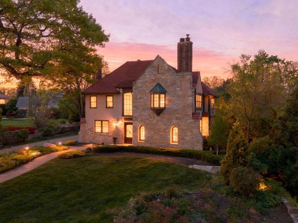 1014 Mount Curve Avenue, Minneapolis, MN 55403