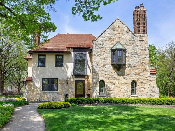 1014 Mount Curve Avenue, Minneapolis, MN 55403