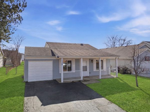 1328 Big Horn Trail, Carol Stream, IL 60188